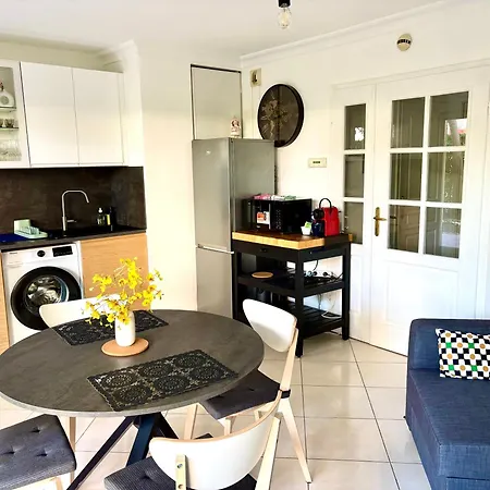 Apartment Beachside With Pool & Garden In Juan Les Pins