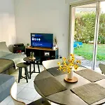 Beachside With Pool&garden In Juan Les Pins Apartment