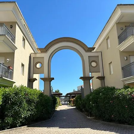 Beachside With Pool & Garden In Juan Les Pins Διαμέρισμα Αντίμπ