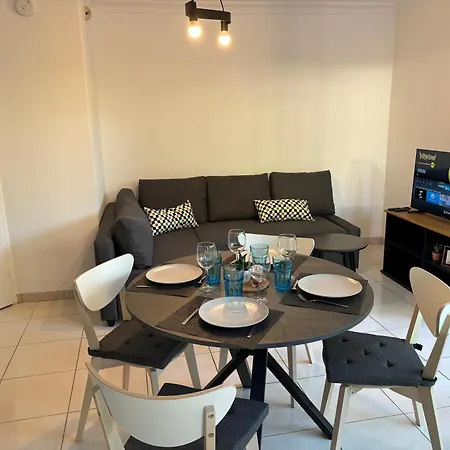 Apartment Beachside With Pool & Garden In Juan Les Pins