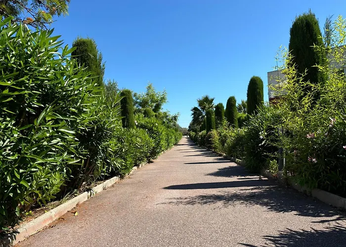 Beachside With Pool & Garden In Juan Les Pins Διαμέρισμα