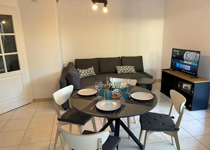 Διαμέρισμα Beachside With Pool & Garden In Juan Les Pins