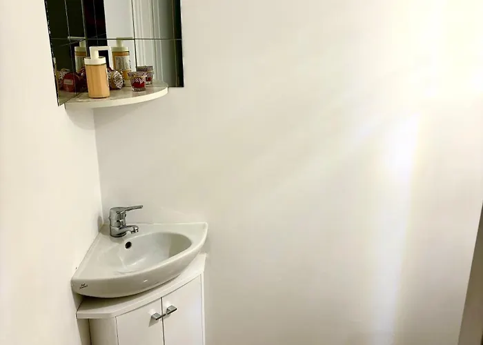 Beachside With Pool & Garden In Juan Les Pins Διαμέρισμα Αντίμπ