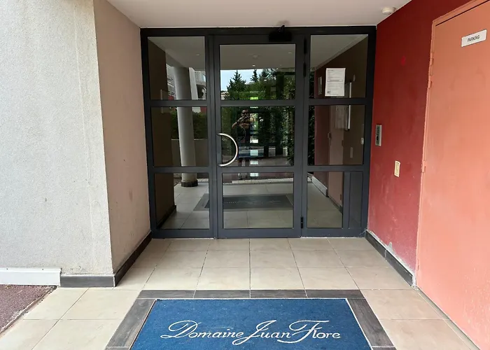 Beachside With Pool & Garden In Juan Les Pins Διαμέρισμα Αντίμπ