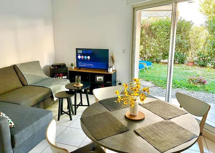 Beachside With Pool & Garden In Juan Les Pins 公寓