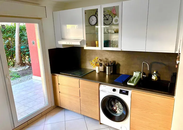 Apartment Beachside With Pool&garden In Juan Les Pins *