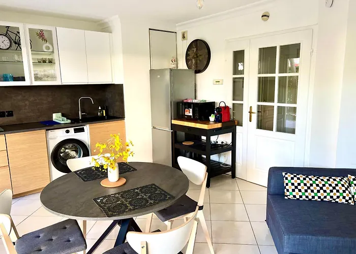 Apartment Beachside With Pool&garden In Juan Les Pins